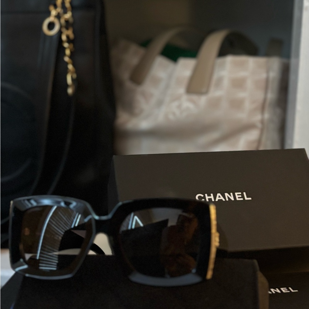 CHANEL Elegant Black Sunglasses Full inclusion with COA - Picture 3 of 16